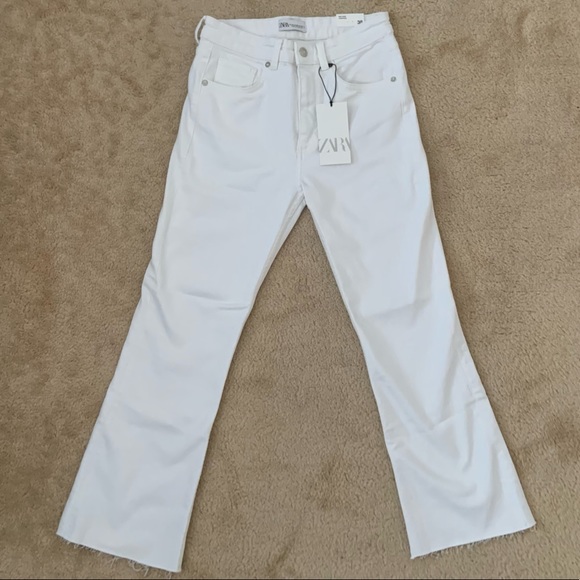NWT ZARA MID RISE CROPPED FLAIR JEANS WHITE - Picture 1 of 5
